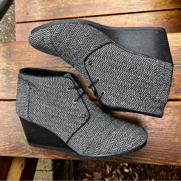 TOMS HERRINGBONE DESERT TWEED BLACK WEDGE BOOTIES SIZE  11 - Picture 6 of 14